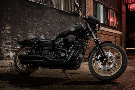 HARLEY-DAVIDSON® LOW RIDER® S ΑΠΟΓΕΙΩΝΕΙ ΤΑ ΟΡΙΑ ΑΠΟΔΟΣΗΣ ΤΩΝ CRUISERS